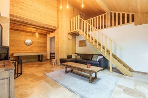 TV, fireplace - La Parenthèse des Vosges (La Chapelle-devant-Bruyères)