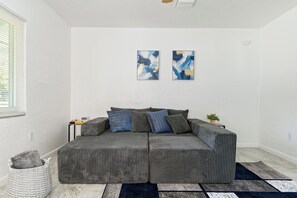 Smart TV - 1BR/1BA Pet-Friendly Close to Downtown Lakeland (Lakeland)