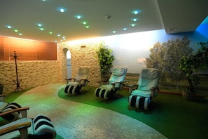 Sauna, hot tub, steam room, body treatments, hydrotherapy