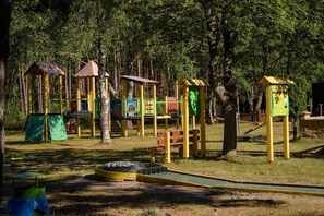 Children’s play area – outdoor