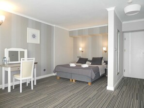 Studio – classic, delvis utsikt mot innsjø | Strykejern/-brett og wi-fi (inkludert)