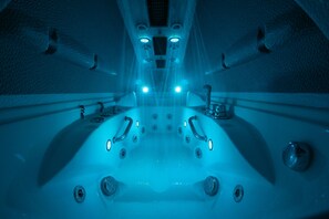 Sauna, hot tub, steam room, body treatments, hydrotherapy