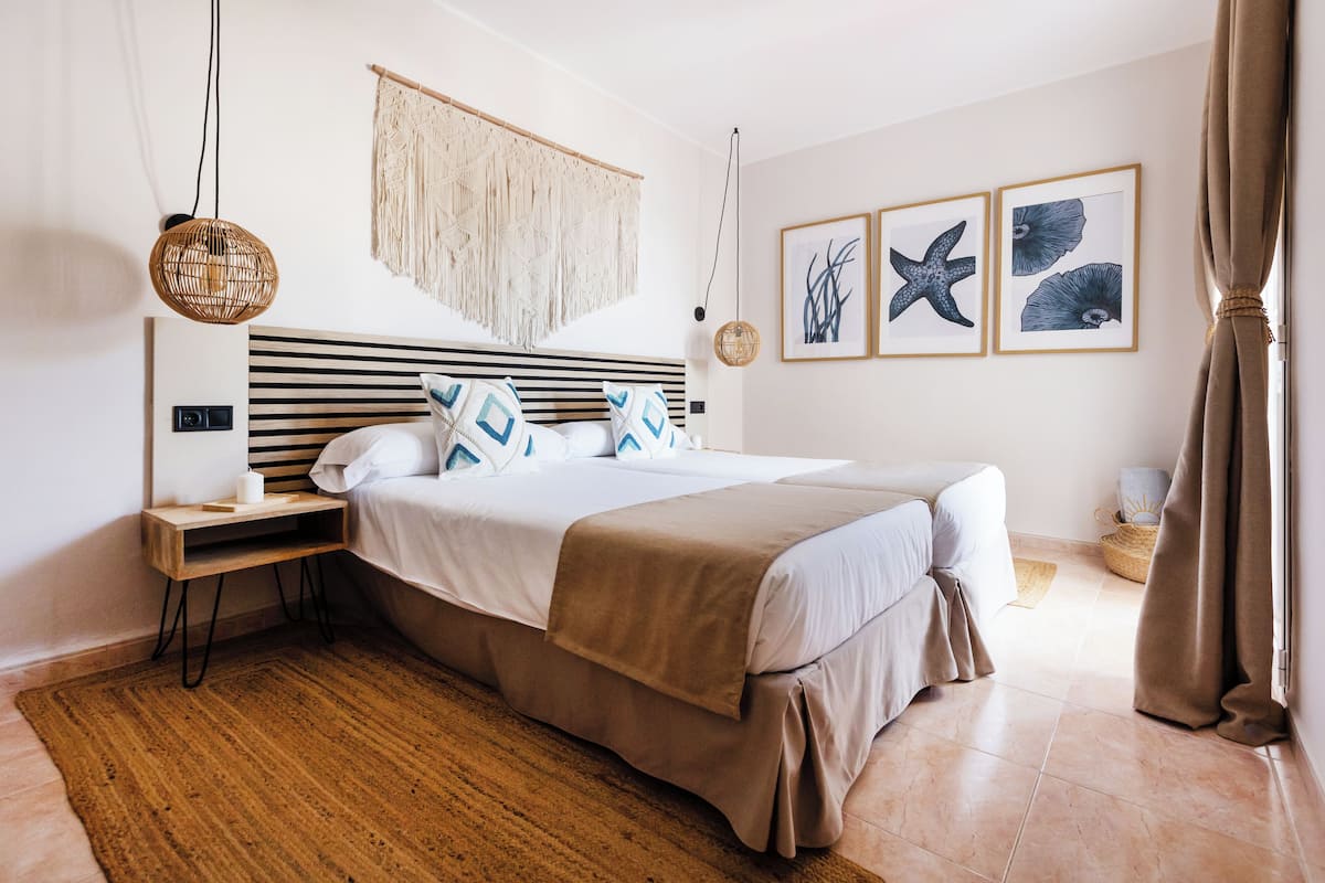 In-room safe, laptop workspace, blackout curtains, iron/ironing board
