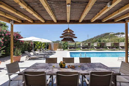 SES VELES IBIZA HOUSE