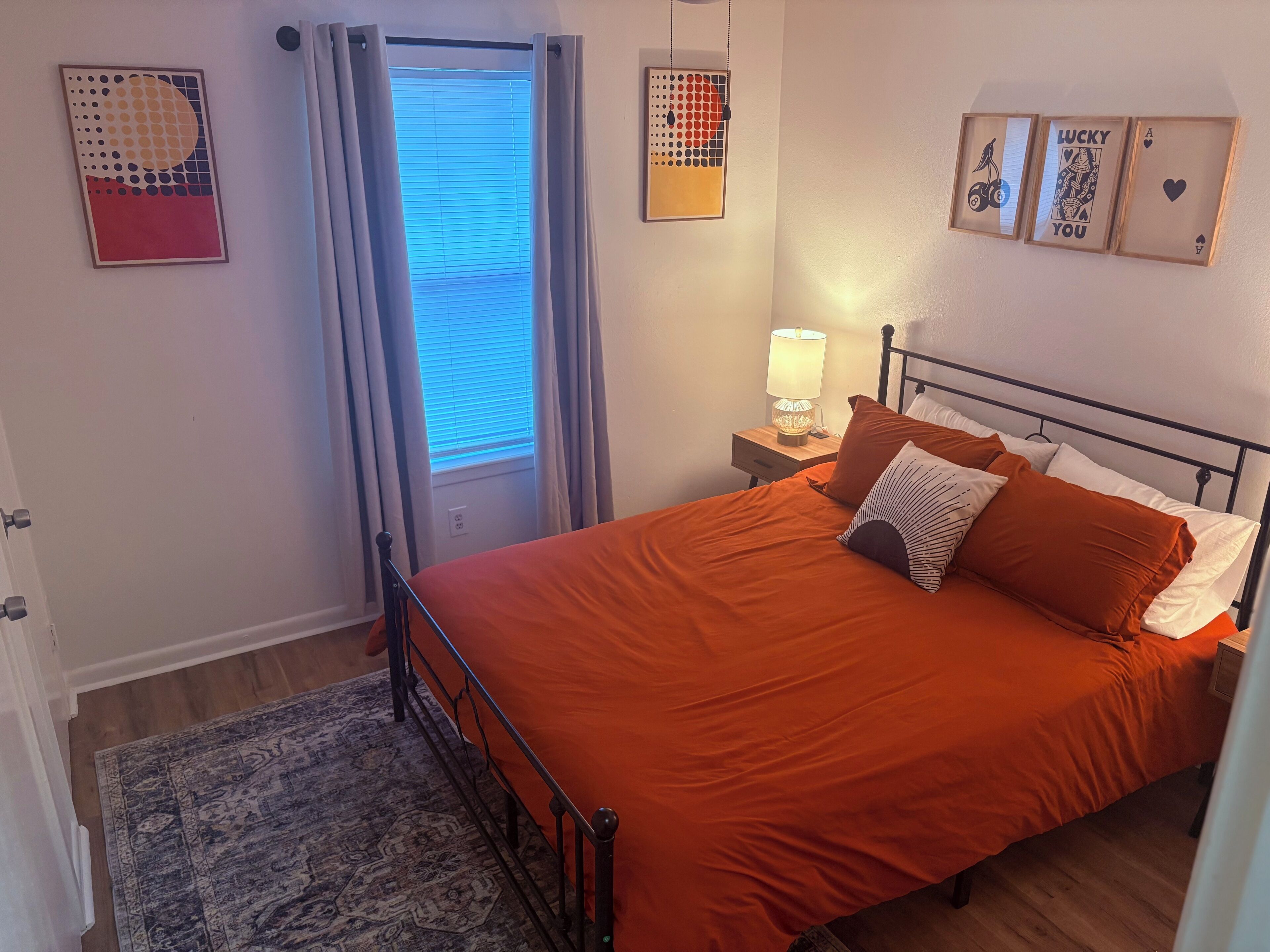 2 bedrooms, iron/ironing board, WiFi, bed sheets