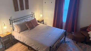 Iron/ironing board, WiFi, bed sheets