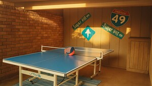 Une table de ping-pong se trouve dans une pièce aux murs en briques et au lambris en bois. Des panneaux indicateurs sont accrochés au mur, dont l’un porte l’inscription « Superfit im » et un autre, un numéro, « 49 ».