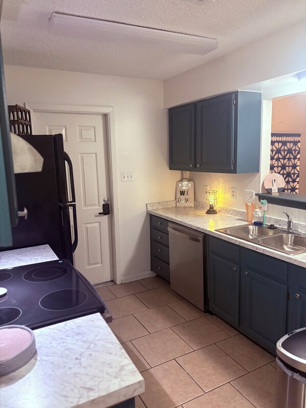 Microwave, stovetop, dishwasher