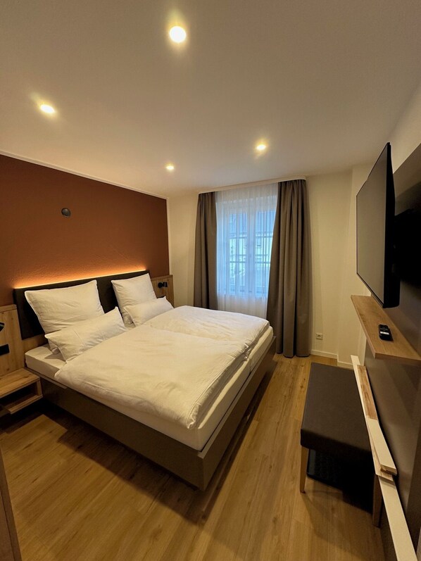 Iron/ironing board, WiFi, bed sheets