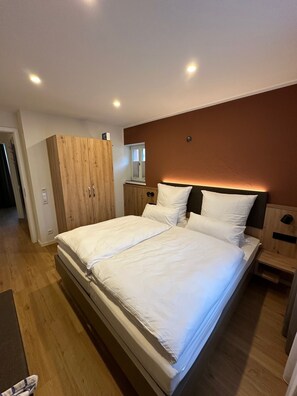 2 bedrooms, iron/ironing board, WiFi, bed sheets - Apartment Ahrblick (1-4 persons) | Top vacation apartment with a view of the Ahr (Altenahr)