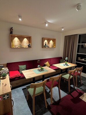 Dining - Apartment Ahrblick (1-4 persons) | Top vacation apartment with a view of the Ahr (Altenahr)