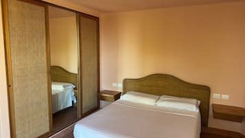 6 habitaciones, tabla de planchar con plancha, wifi y ropa de cama