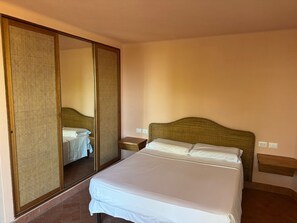 6 dormitorios, tabla de planchar con plancha, wifi y ropa de cama