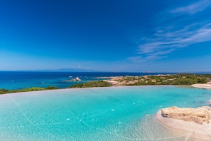 Una playa cerca