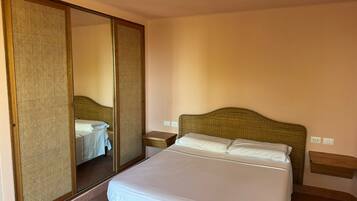 6 Schlafzimmer, Bügeleisen/Bügelbrett, WLAN, Bettwäsche