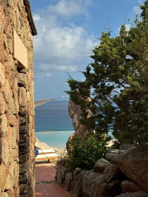 Property grounds - Villa 'S'Incantu' with Sea View, Wi-Fi and Air Conditioning (Portobello)