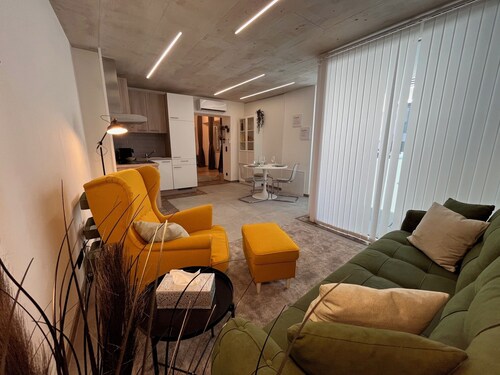 Modern "Yellow" apartment in the historic center