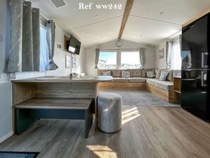 House, 3 Bedrooms, Smoking, Patio | Living room