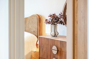 1 habitación, tabla de planchar con plancha, wifi gratis y ropa de cama