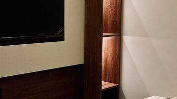 In-room safe, soundproofing, free WiFi