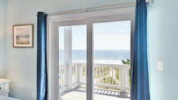 6 bedrooms, desk, iron/ironing board, free WiFi