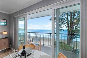 Dining - 33 Beach Court - Direct Beach Access, Sea Views (Saundersfoot)