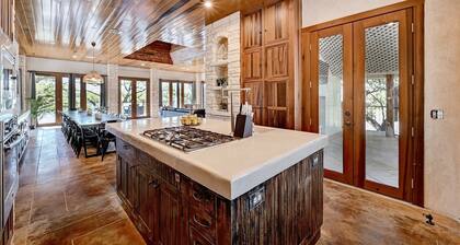 Luxury Lakefront Escape on Lake Travis