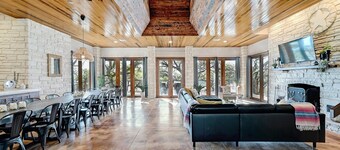 Luxury Lakefront Escape on Lake Travis