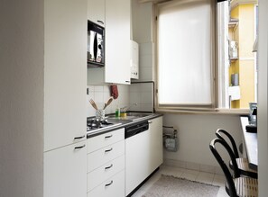Private kitchen - Arengario Apartment in the historic center of Monza (Monza)