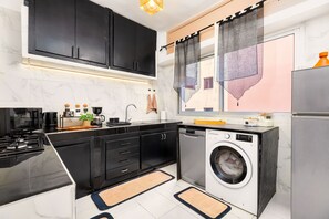 Micro-ondes, plaque de cuisson, lave-vaisselle