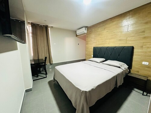 LA ESTANCIA CASA HOTEL