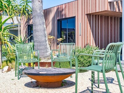 Palm Beach Poolside Haven – 4BR & Outdoor Living