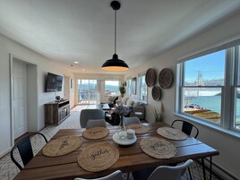 Superior Apartment, Pets Allowed, Mountain View | Living area | 55-inch LED TV with satellite channels, Netflix, Hulu