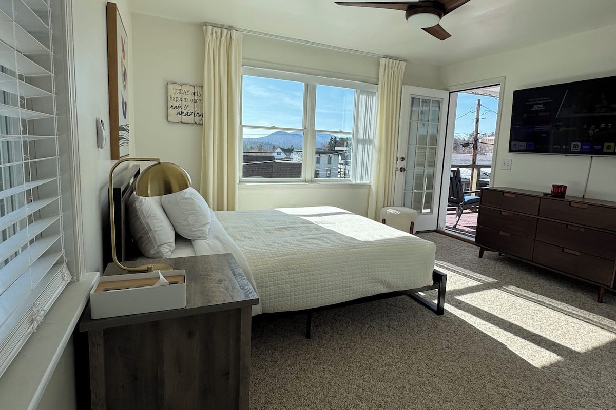 Appartement Ăconomique | Couette en duvet d'oie, fer et planche Ă repasser, Wi-Fi gratuit