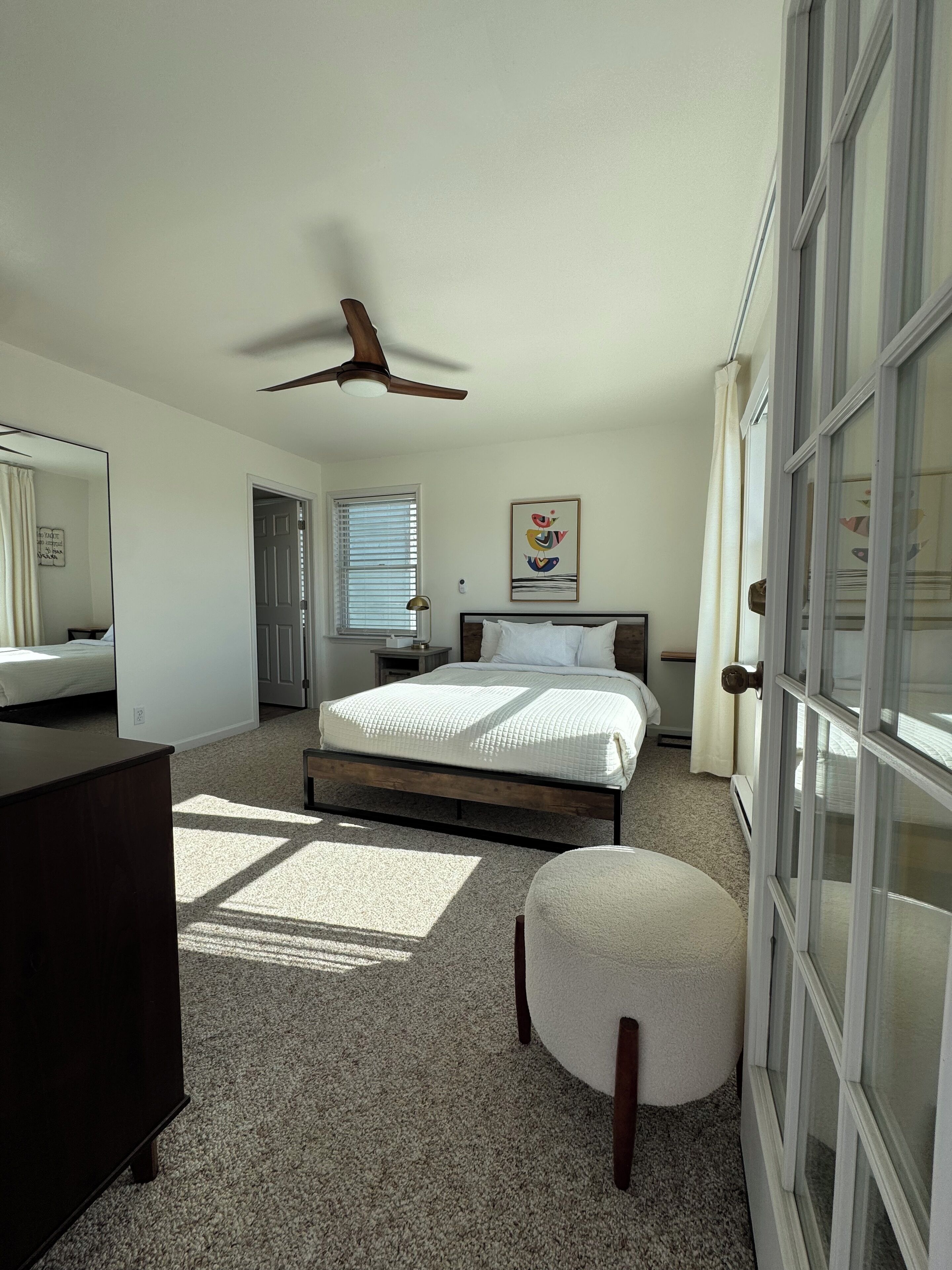 Cubrecamas, tabla de planchar con plancha y wifi gratis 