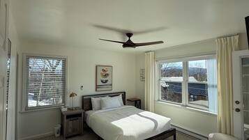 Superior Apartment, Pets allowed, Mountain View | Down duvets, iron/ironing board, free WiFi