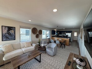 55-inch LED TV with satellite channels, Netflix, Hulu - Central Lake Placid Mountain Views (Lake Placid)