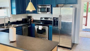 Apartamento superior, Se admiten mascotas, vistas a la montaña | Cocina privada | Microondas, horno, placa de cocina y congelador