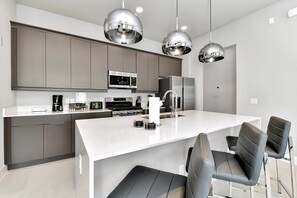 Kühlschrank, Ofen, Herdplatte, Geschirrspüler