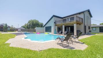 Sisäuima-allas, ulkouima-allas