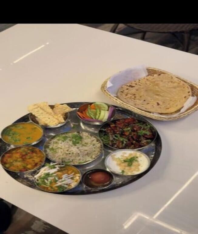 Desayuno con opciones de la cocina local incluido todos los días 