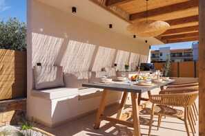 LocoLuxe Suite with Private Shared Pool, Sea View | Terrace/patio - Sokratis LocoLux Villas & Suites (Hersonissos)