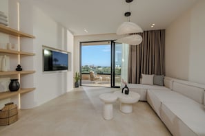 LocoLuxe Suite with Private Shared Pool, Sea View | Living area - Sokratis LocoLux Villas & Suites (Hersonissos)