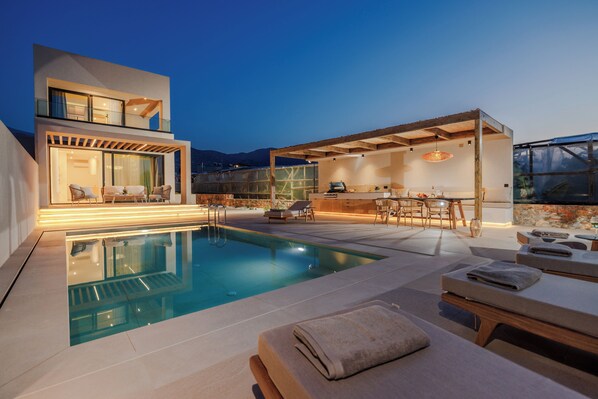 Villa Sokratis LocoLuxe with Private Pool, Sea View (1) | In-room safe, soundproofing, iron/ironing board, free WiFi - Sokratis LocoLux Villas & Suites (Hersonissos)