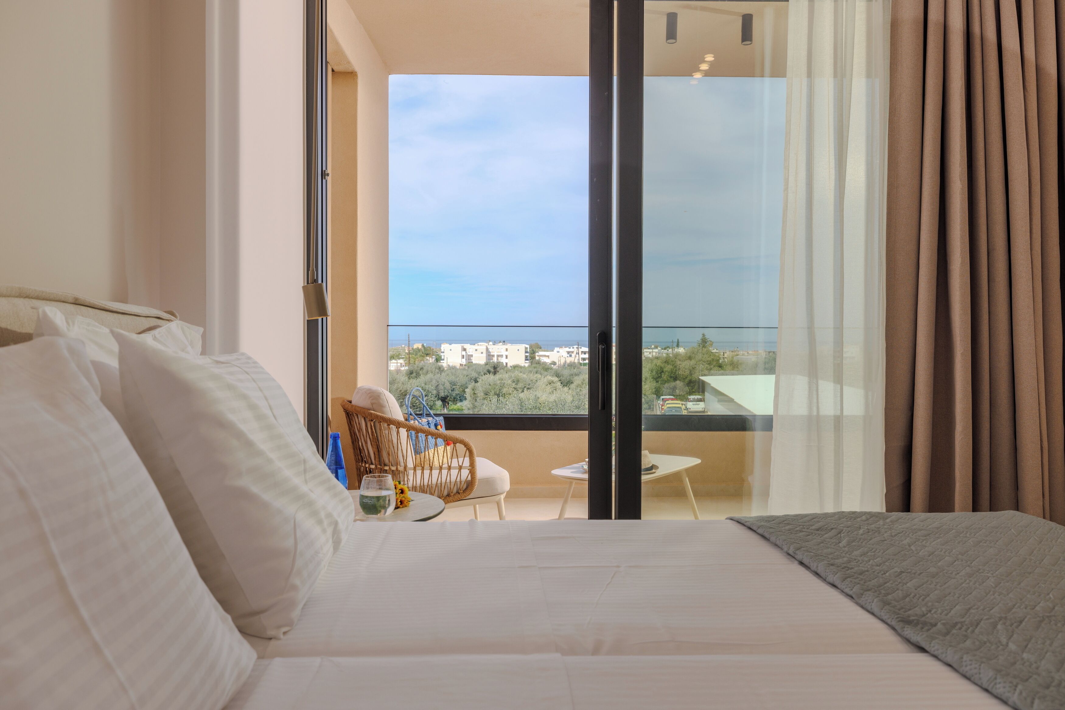 LocoLuxe Suite with Private Shared Pool, Sea View | Pengeskab på værelset, lydisolering, strygejern/strygebræt, gratis Wi-Fi