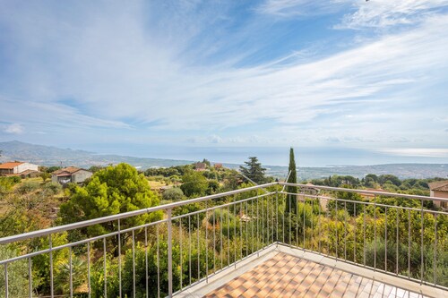 Apartment 'Vecchio Forno - Puntalazzo' with Sea View, Wi-Fi and Air Conditioning