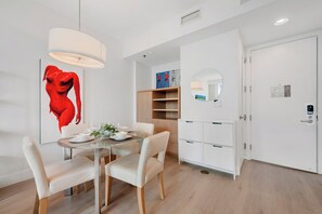 Dining room - AKA Brickell City Views Free Parking by Palermo Home (Miami)