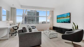Deluxe Apartment, City View | Living area