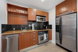 Deluxe Apartment, City View | Private kitchen - AKA Brickell City Views Free Parking by Palermo Home (Miami)