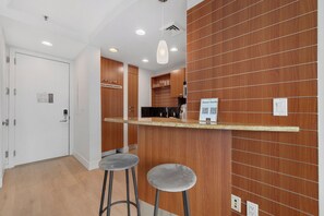 Deluxe Apartment, City View | Private kitchen - AKA Brickell City Views Free Parking by Palermo Home (Miami)